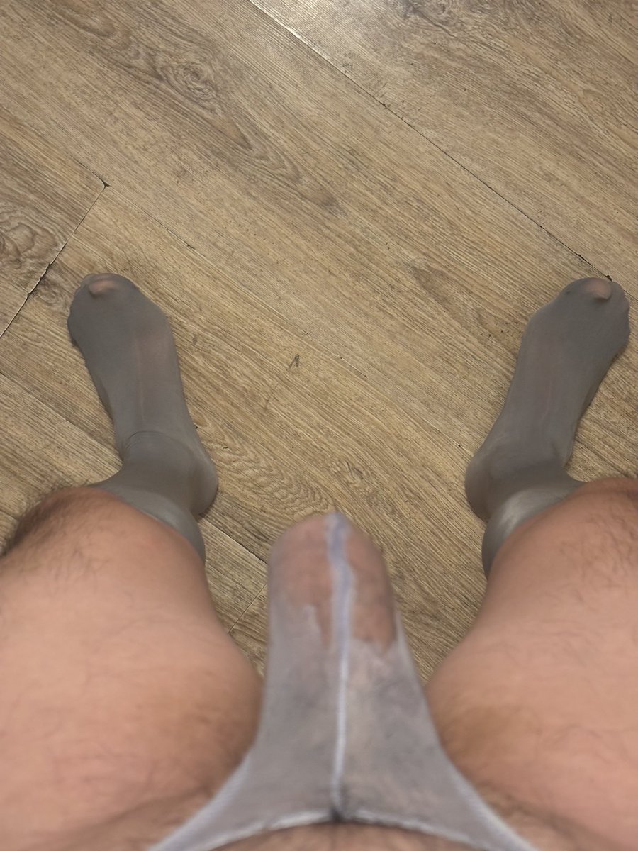 灰色丝袜 ，干的还是湿的