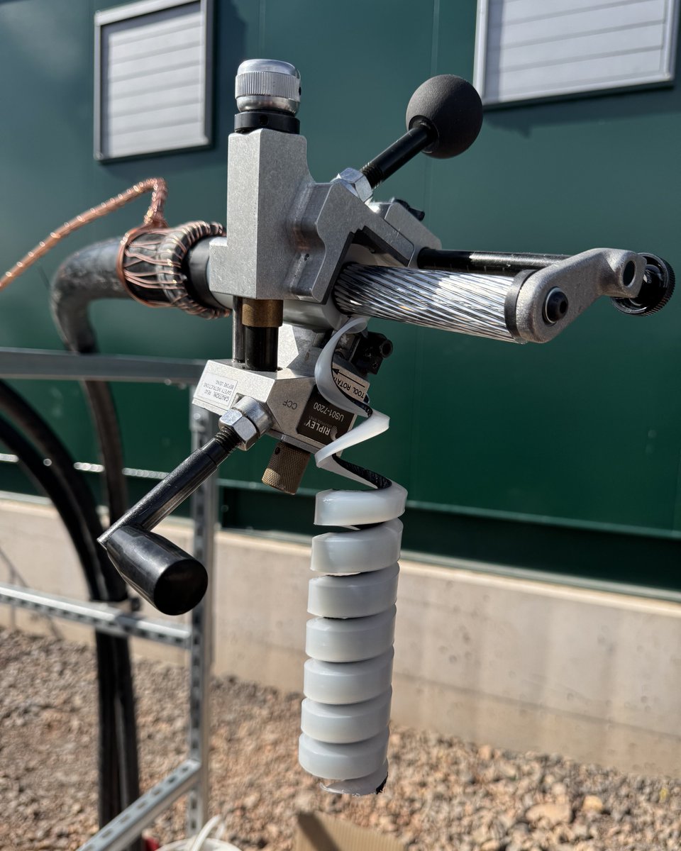 RipleyTools's tweet photo. Our new #US01 leaves behind a spiral that speaks for itself 😍

This heavy-duty, adjustable #tool is engineered for precision insulation removal, handling #cables rated from #600V to #35kV.

Thanks for sharing, Harvey!

Visit https://t.co/23oypa6QKL to learn more. https://t.co/J1hyYR4EsW