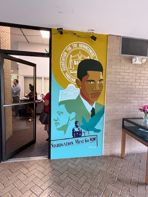 The FormanWatkins Foundation proudly matched a grant to support the Jackson Friends of the Library in bringing a new mural to the Medgar Evers Library, honoring the legacy of civil rights leader Medgar Evers.

Read more: formanwatkins.com/blog/jackson-f…