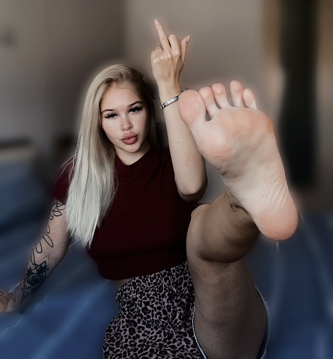 Goddess Nicole (@nicole_evens_) on Twitter photo I'm posting a photo of my foot not for beauty, but to remind you of your place. Look. Be silent. Worship. 🤭🐶 I'm posting a photo of my foot not for beauty, but to remind you of your place. Look. Be silent. Worship. 🤭🐶