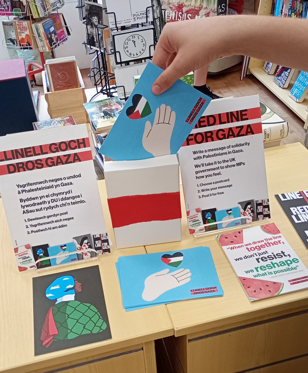 Please take time to write a message of solidarity and peace on one of our #RedLineForGaza postcards. You can either take it away and post it yourself (Freepost) or put it into our mini #RedLineCymru postbox and we'll send it on.
#StopStarvingGaza #EndTheSiege #LetAidIn