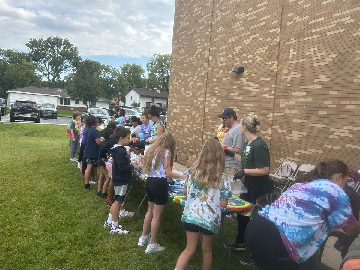 A big day today <a href="/D59Ridge/">Ridge Family Center for Learning</a> with the annual tie-dye shirt making day. Love the excitement the kids having making their own shirts! #D59Learns