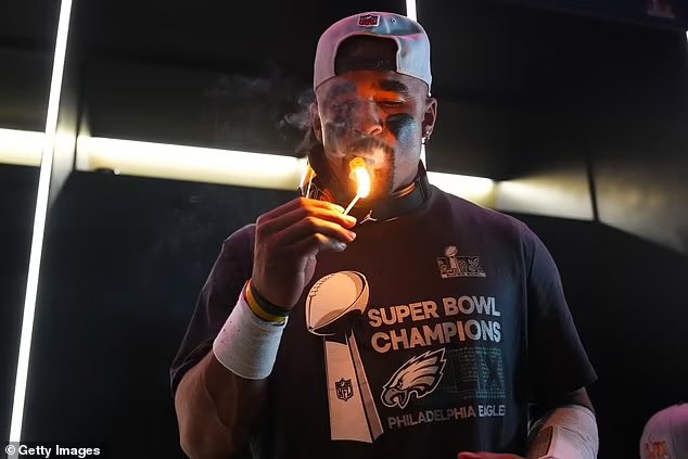 SadeRepsEagles's tweet photo. Smoking on that Cowboys pack!! LOUDDD https://t.co/YgSD4fpowh
