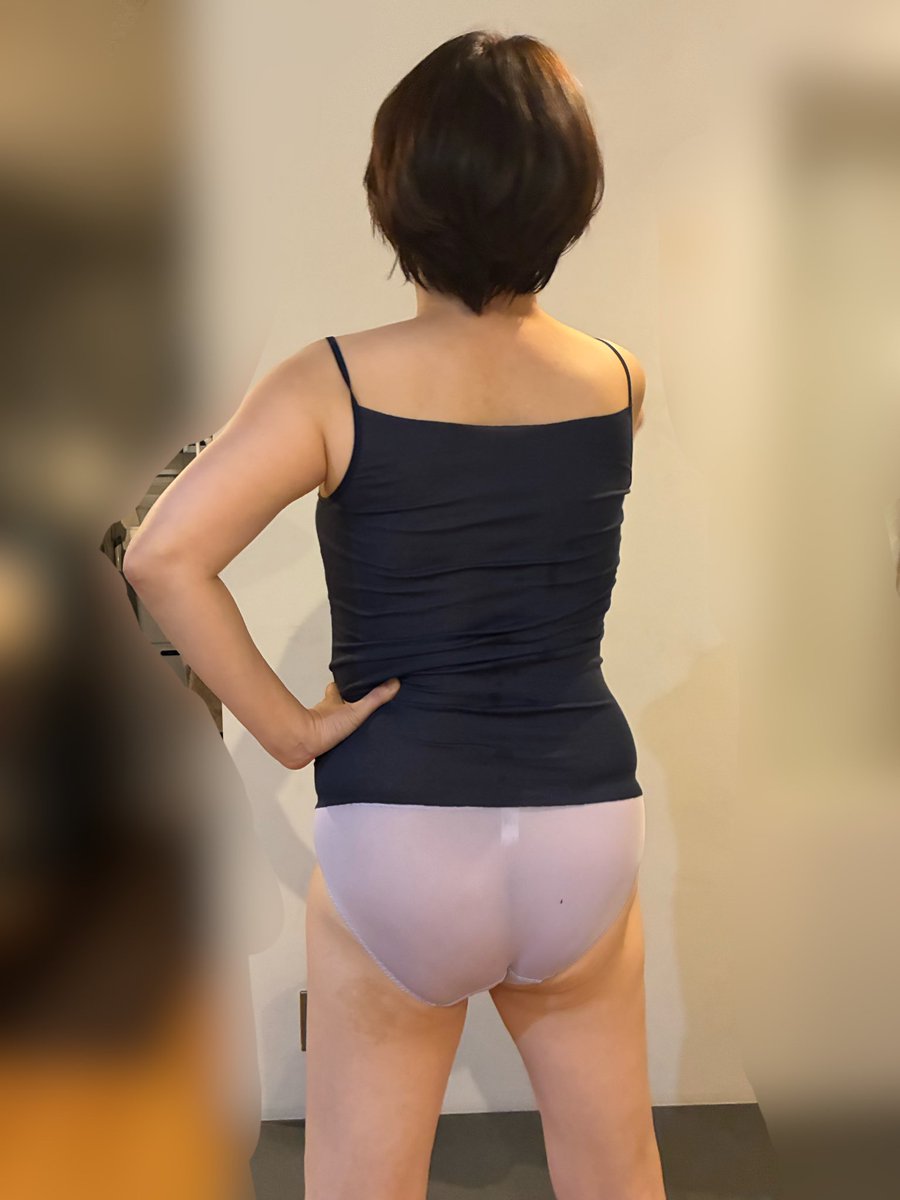 ある日、寝支度妻。
歯磨きしながら膣締めスクワット

おかげで年齢の割に随分と締まります。

<a href="/utsubokkiman/">ウツボ夫 -いつか年上妻を寝取られたい</a>