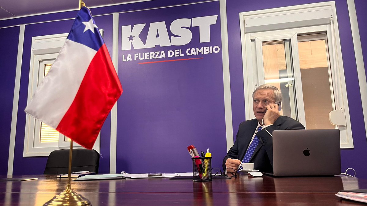 Equipo Kast (@equipokast) on Twitter photo Trabajando desde Villa Alemana! .<a href="/joseantoniokast/">José Antonio Kast Rist 👍🇨🇱</a> ✌️🇨🇱
nos vemos a las 18:00 hrs en vivo 📡 #LaFuerzaDelCambio
Sigue acá la transmisión: youtube.com/live/WwTFPAUMF…? Trabajando desde Villa Alemana! .<a href="/joseantoniokast/">José Antonio Kast Rist 👍🇨🇱</a> ✌️🇨🇱
nos vemos a las 18:00 hrs en vivo 📡 #LaFuerzaDelCambio
Sigue acá la transmisión: youtube.com/live/WwTFPAUMF…?