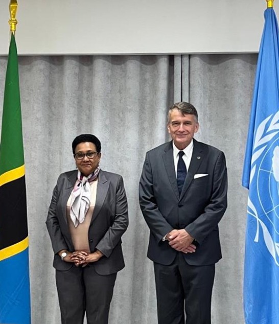 Earlier this week, USG <a href="/CFSaundersUN/">Christian Saunders</a> met with Tanzanian Defence Minister, Dr. Stergomena Tax, to commend her on the progress made within the Tanzanian Defence Forces on PSEA and discuss steps to further strengthen prevention and accountability. #HonoringOurValues <a href="/UnitedNationsTZ/">UN Tanzania 🇺🇳</a>