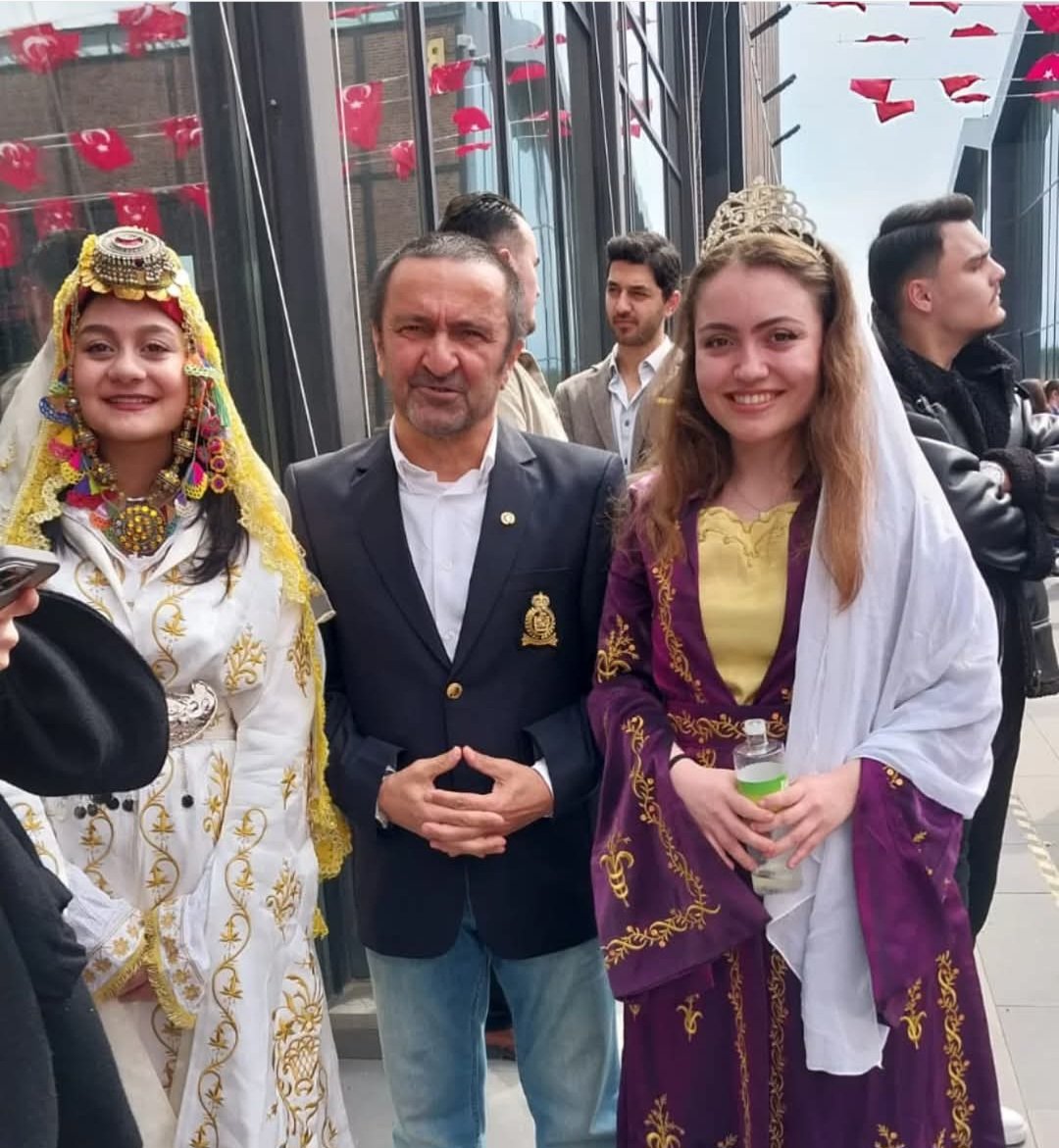 Sunucu larla 30 ağustos provasindan sonra  bir kare