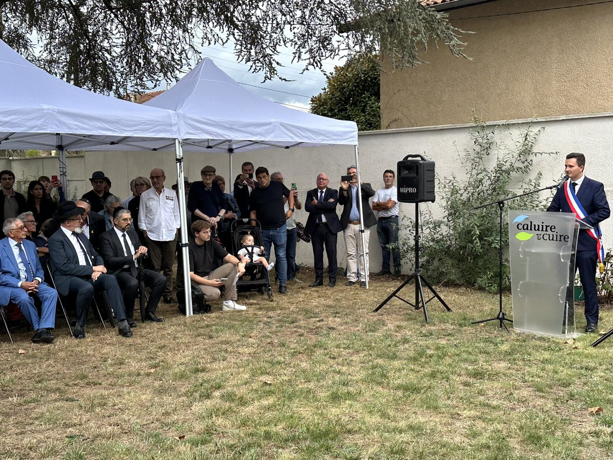 Contre l’antisémitisme sur l’invitation de <a href="/BastienJoint/">Bastien Joint</a> et <a href="/JakubowiczA/">Alain Jakubowicz</a>, nous nous sommes mobilisés avec <a href="/AlexVincendet/">Alexandre VINCENDET</a> pour planter un olivier en mémoire d’Ilan Halimi. Un jeune de 23 ans torturé et tué car il était juif. L’antisemitisme présent doit être dénoncé et combattu ✊