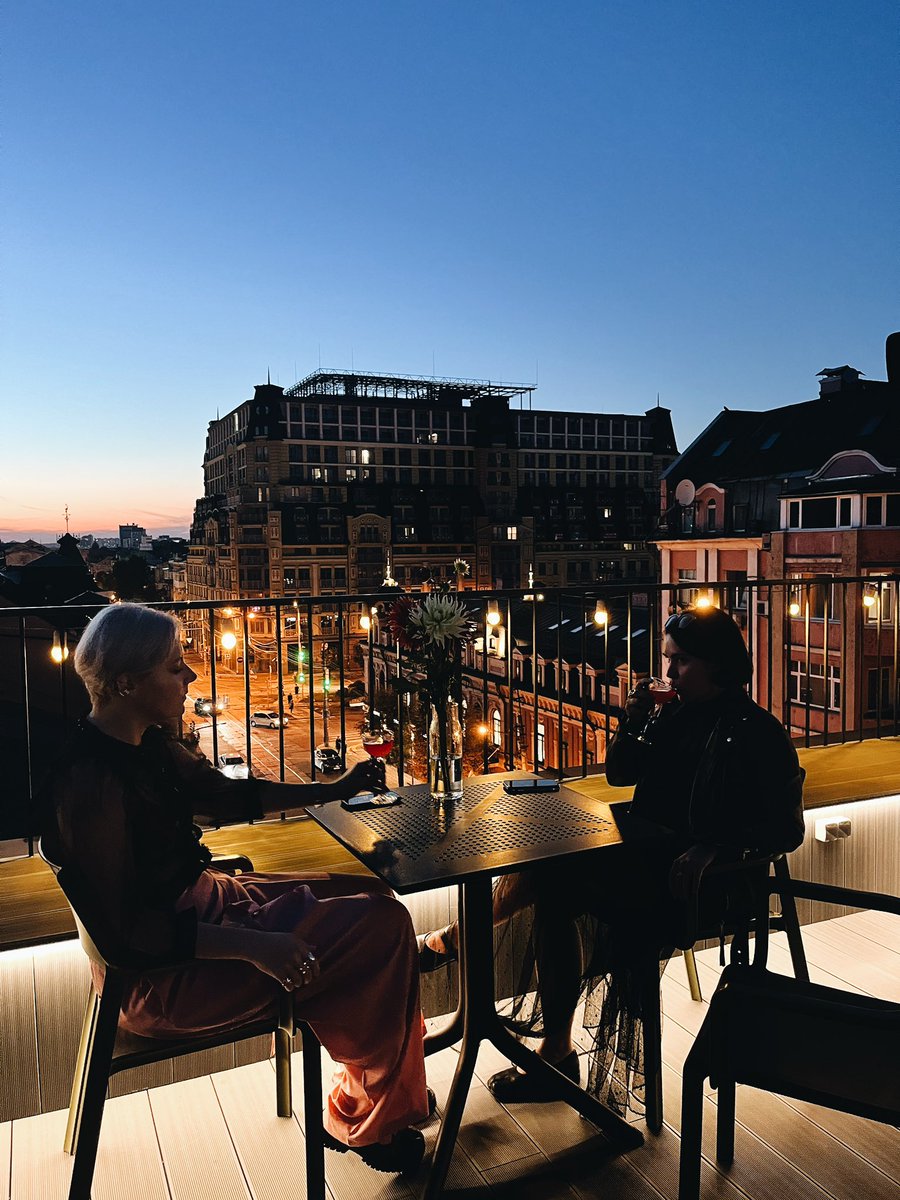 Зустрічала 33 в компанії близьких й з безалкогольним коктейлем (навіть приємно знову не пити).

Й все ще актуально закинути по 33 гривні на збір на металошукач сюди:

send.monobank.ua/jar/9u5jE8N5RJ