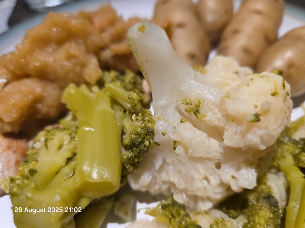 TsuiAllen's tweet image. Hello again @LynnParsonsUK on @magicfm #MellowMagicDigital A little bit of celebratory indulgence this evening in advance of #NewBeginnings starting nexr month for the new school year.