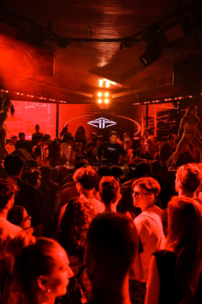TROPICANA MYKONOS 🇬🇷🔥

Thanks for another crazy night 🖤