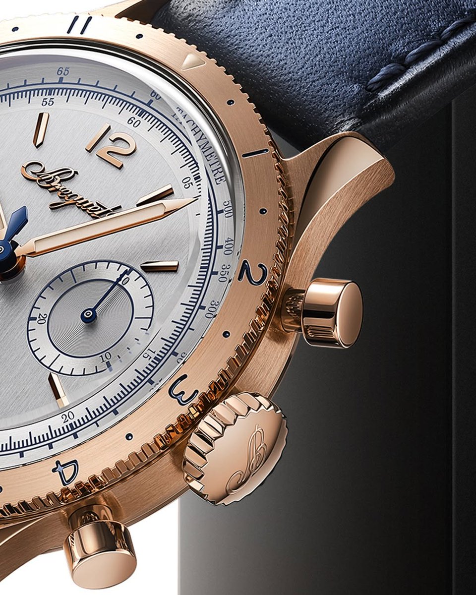 RdeVersailles's tweet image. With its 38.3 mm case, the exact size of the original 1955 model, and a brushed silver dial discreetly stamped 'Ag925'.
The new Type XX 2075 Limited Edition reclaims its roots with precision and style.
Timeless in size. Bold in spirit.

#Breguet250 #TypeXX #royaldeVersailles #RdV