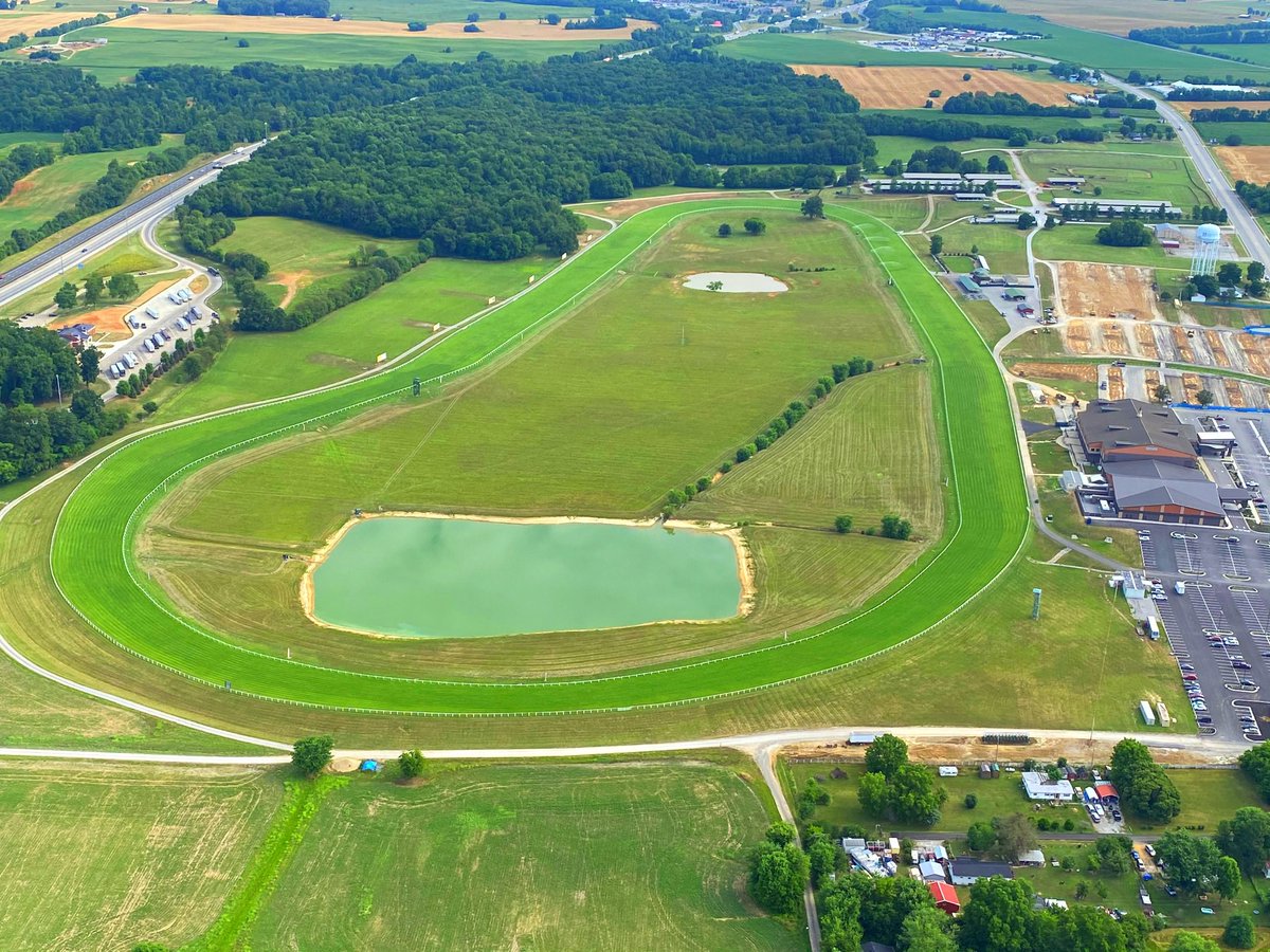 S_EckhardtTV's tweet photo. One of the most unique tracks in the U.S. for sure.  Opening day!!!!!  @KYDownsRacing @WLKY   Love this pic from WLKY NEWSCHOPPER! https://t.co/to3Sj8PGwi