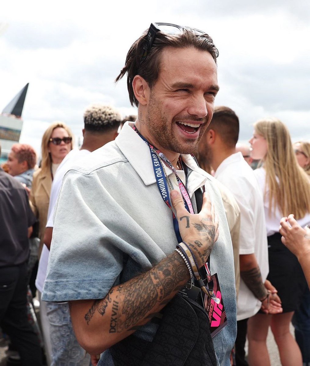 "Dear Liam,
today is your birthday, but I feel sad because I couldn’t watch you grow from the Liam who had just started in the band. Can I ask you one thing? Please give us your biggest laugh—maybe its sound will even reach us."