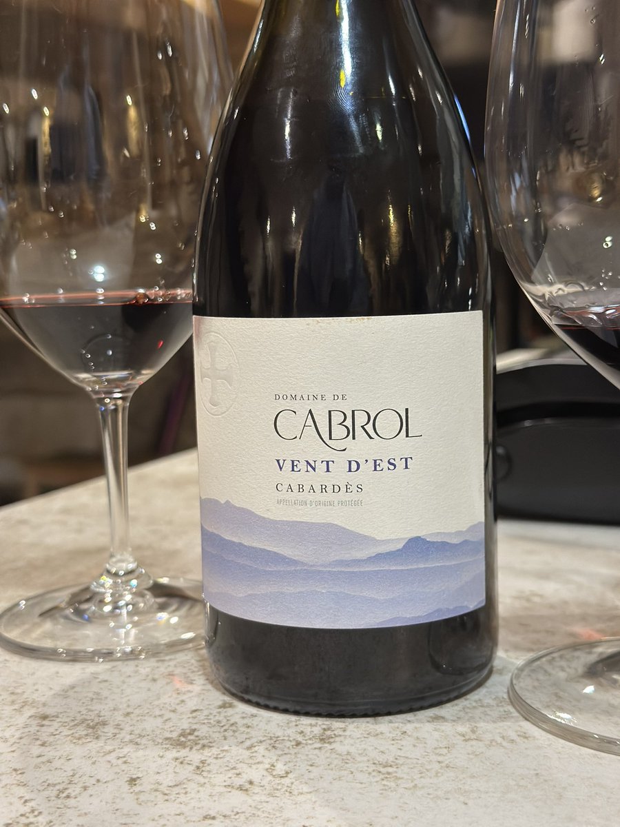 Cabardés-Languedoc. 
Syrah, Cabernet Franc. 2019. 
Espectacular regalo de un huésped venido de Francia. Asi da gusto!
🥰