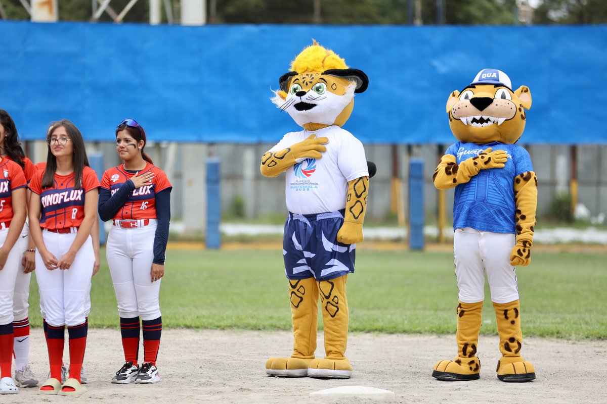 guatemala2025's tweet photo. ¡PLAY BALL! 🥎🔥 Balami tuvo el honor de hacer el lanzamiento inaugural de la fase final, en los Juegos Deportivos Nacionales de Softbol. 😎 1/2

🇧🇿🇨🇷🇸🇻🇬🇹🇭🇳🇳🇮🇵🇦 #UnidosPorElDeporte #JCA2025 #Balami #Softbol #JuegosNacionales https://t.co/DXdARjKfp4