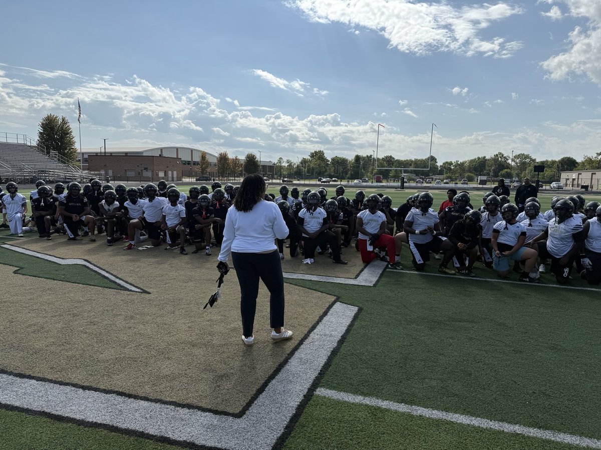 J.T. Whitaker (@coachwhitaker1) on Twitter photo A big thanks to Mrs. Taylor our proud principal for speaking to the team the night before our game!! <a href="/WARRENCENTRALFB/">WC Football🏈</a> <a href="/WarriorNation_1/">WCHS Athletic Dept</a> A big thanks to Mrs. Taylor our proud principal for speaking to the team the night before our game!! <a href="/WARRENCENTRALFB/">WC Football🏈</a> <a href="/WarriorNation_1/">WCHS Athletic Dept</a>