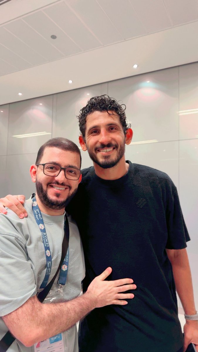 AlShahenoo's tweet photo. 🔴 أشتاق له وكأن الوقت توقف عند آخر لحظة كنت بيننا ❤️☝️🥺 ..
@Hegazi 
#الاتحاد https://t.co/1DP0GCP1fY