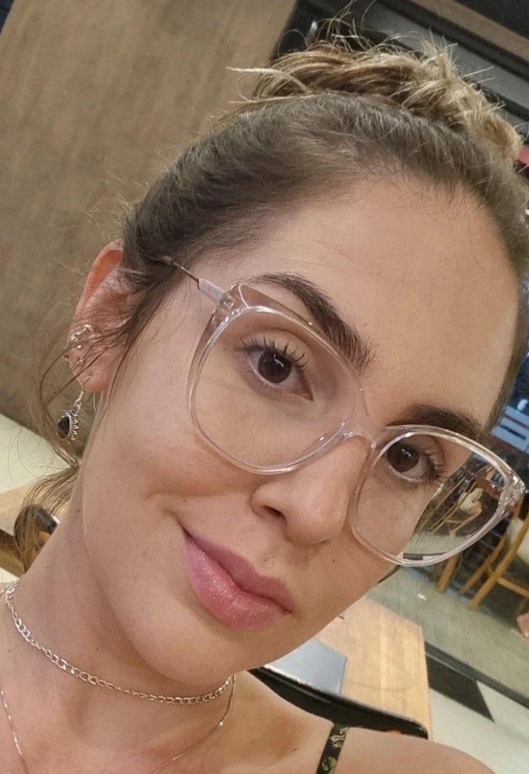 eloizamarcelle's tweet photo. @RaonyPhillips O basicão que todo mundo tem... Ressecamento de todas as mucosas, fazendo com que nariz e lábios descamassem muitoooo, olhos ressecados TB, exames bioquímicos mensais, e o melhor resultado que minha pele poderia ter 
Eu saí disso pra isso sabe https://t.co/zzlfxzIfPQ