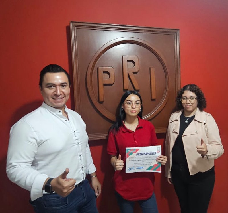 Ayer nombramos a la Directora de la Escuela Municipal de Cuadros, Fatima Rodriguez. 🎓
Un gran paso para fortalecer la preparación de nuevos liderazgos priistas en #leóngto.

¡La formación es la clave del futuro y en el #PRI estamos listos para construirlo! 🔴⚪️🟢