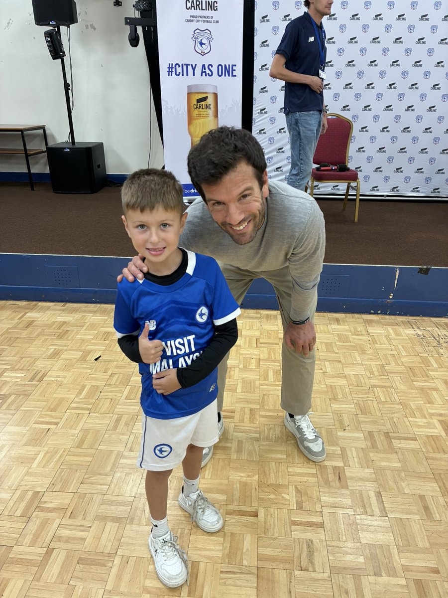 Theo met Brian-Barry Murphy, what a top professional and truly great guy! Had a terrific start to life as Cardiff manager, long may it continue! #CardiffCity #CCFC <a href="/CardiffCityFC/">Cardiff City FC</a>