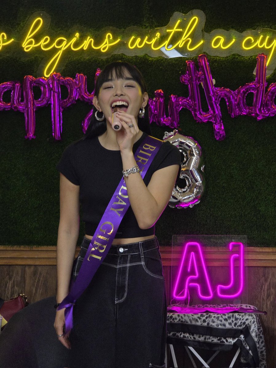 miksteroo_'s tweet photo. Heneral ΓΌ are so loved π @_ajyape
#AJChapter23 #G22AJ https://t.co/dCXM7qSbna