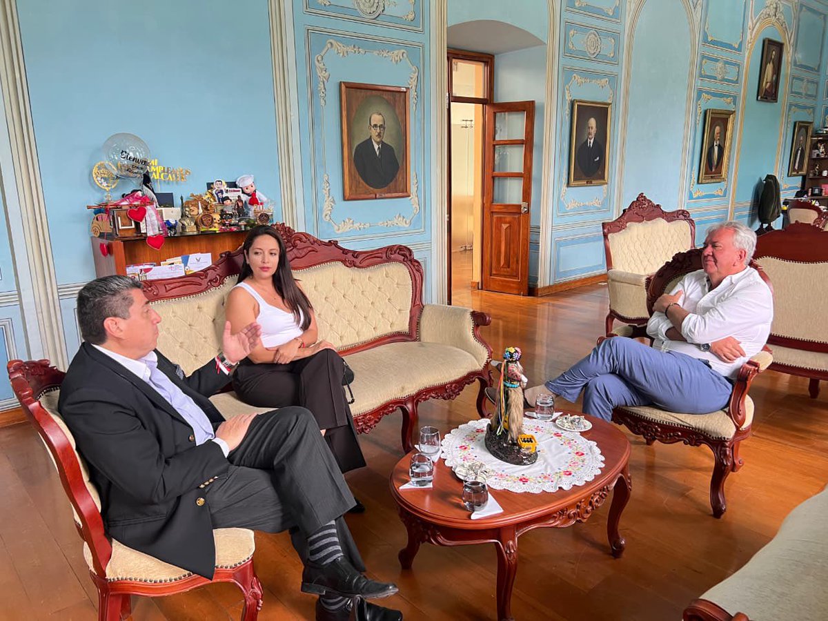 Registro Civil Ecuador 🇪🇨 (@registrocivilec) on Twitter photo #EnTerritorio | Ibarra📍El director <a href="/OttnRivadeneira/">Ottón Rivadeneira</a>, mantuvo una reunión con <a href="/Avocastillo/">Alvaro Castillo</a>, <a href="/AlcaldiaIbarra/">Alcaldía de Ibarra</a>, con el objetivo de fortalecer la cooperación interinstitucional, a fin de continuar acercando nuestros servicios, a través de #BrigadasMóviles🚛.
#ElNuevoEcuadorImpulsa #EnTerritorio | Ibarra📍El director <a href="/OttnRivadeneira/">Ottón Rivadeneira</a>, mantuvo una reunión con <a href="/Avocastillo/">Alvaro Castillo</a>, <a href="/AlcaldiaIbarra/">Alcaldía de Ibarra</a>, con el objetivo de fortalecer la cooperación interinstitucional, a fin de continuar acercando nuestros servicios, a través de #BrigadasMóviles🚛.
#ElNuevoEcuadorImpulsa
