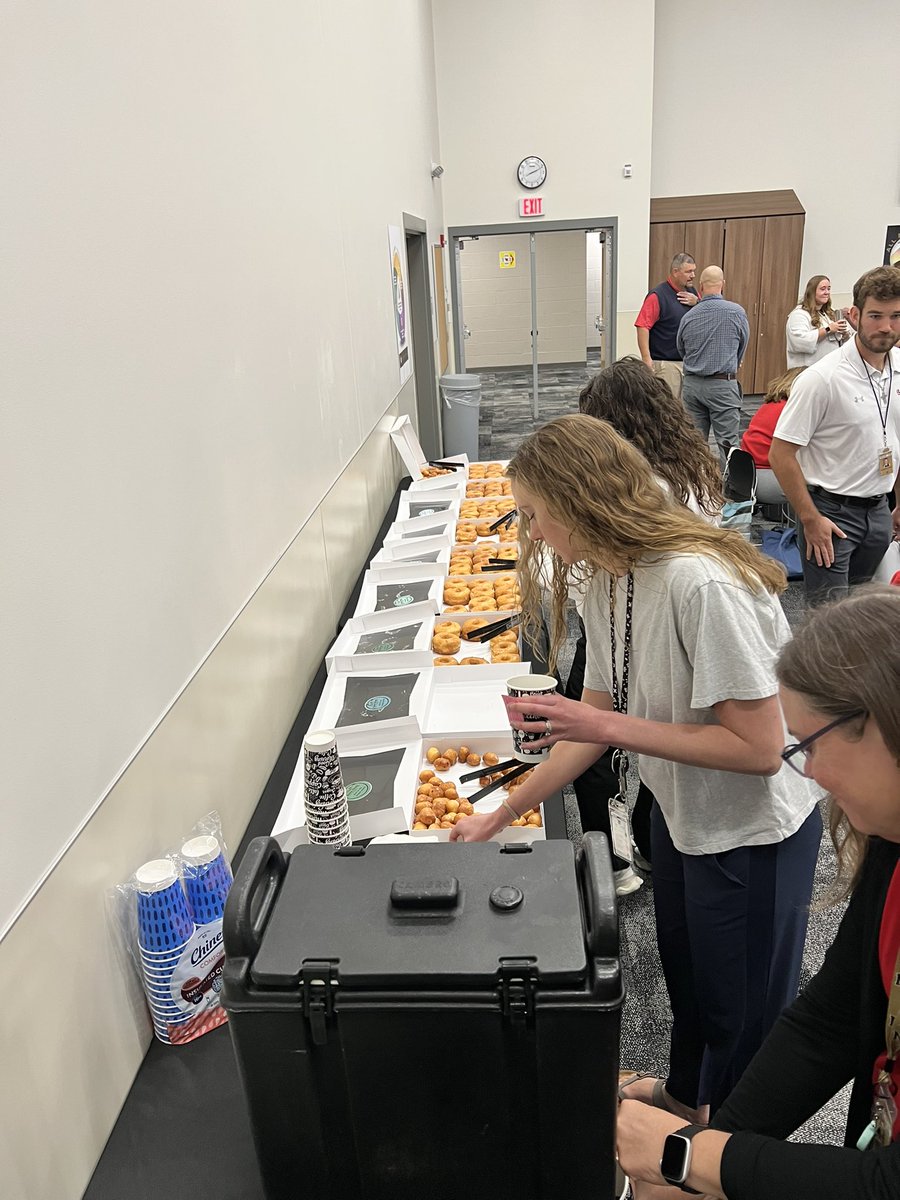 MarkLabarr's tweet image. The donut train stopped by for spotlight on @NoblEastMS powered by Duke Energy. @NobEdFoundation board members showed our appreciation for all that teachers and staff do for students and the community.