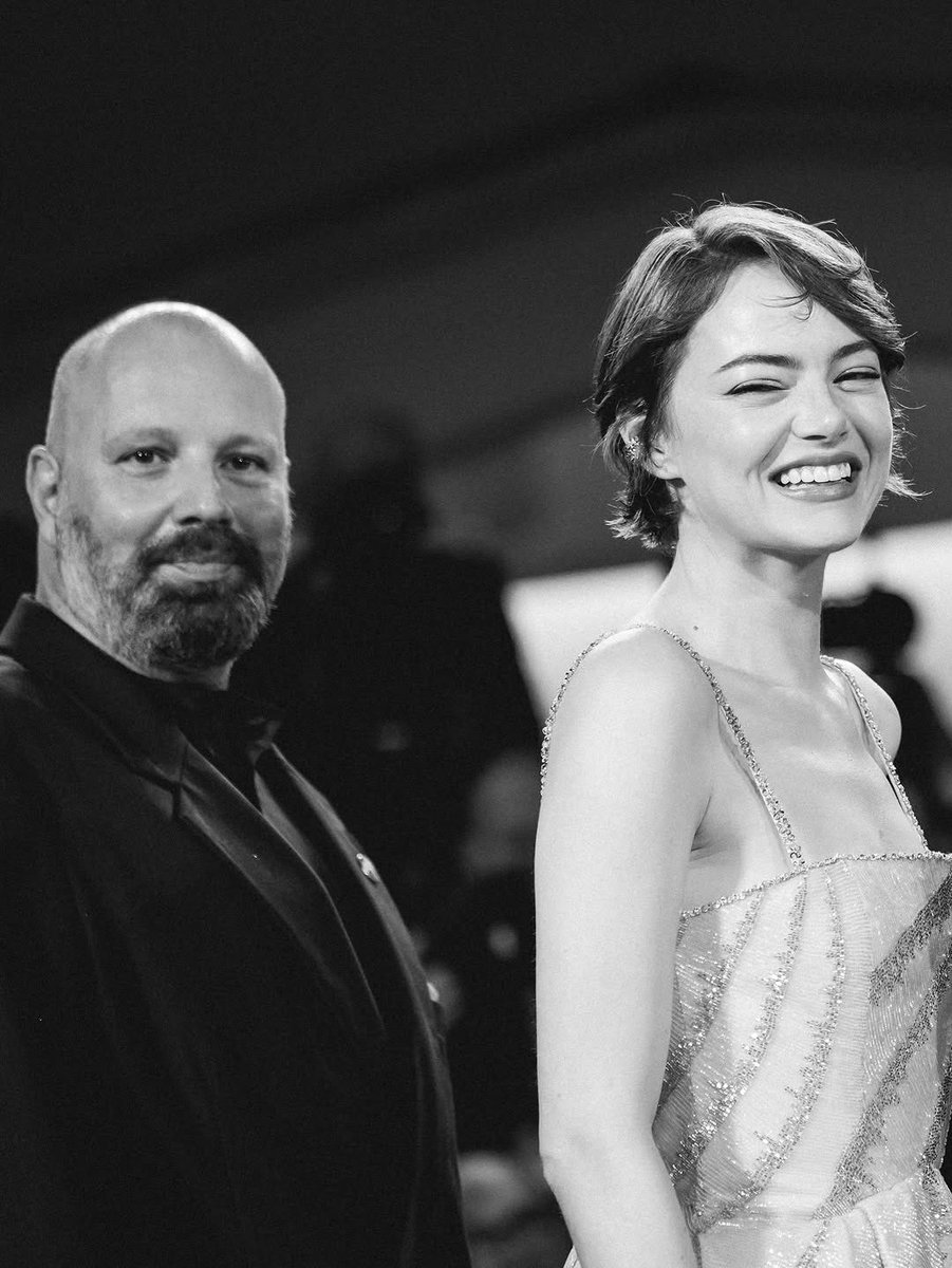 ElementPictures's tweet image. The cast of BUGONIA dazzle on the #BiennaleCinema2025 red carpet ahead of the film’s world premiere.  

@bugoniafilm @focusfeatures @cjenm_global @FremantleHQ #FruitTree #Squarepeg  

📷 Giulia Parmigiani/Focus Features