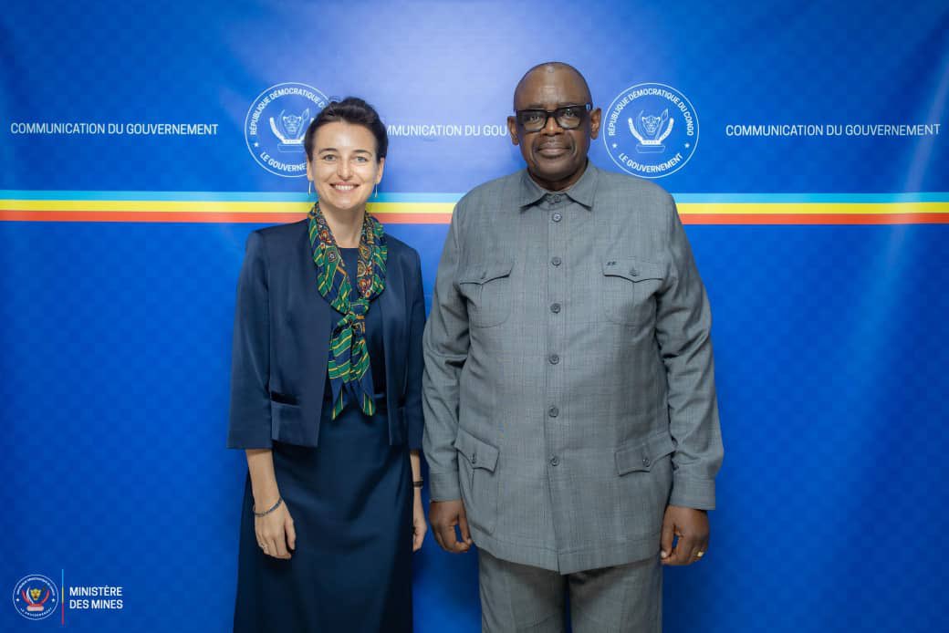 tresorkanda2's tweet photo. #RDC: Ce jeudi 28 août 2025, Son Excellence @LouisWKabamba, Ministre des Mines, a reçu en audience une délégation de la Coopération allemande, conduite par la chargée des affaires allemandes en République Démocratique du Congo.
Cette visite de courtoisie a permis d’échanger sur les initiatives bilatérales dans le secteur minier, ainsi que sur les perspectives et priorités communes, renforçant la coopération entre la RDC et l’Allemagne dans ce domaine stratégique.
Le Ministre et la délégation ont réaffirmé leur engagement à promouvoir une gestion transparente, responsable et durable du secteur minier congolais.
@MinMinesRDC