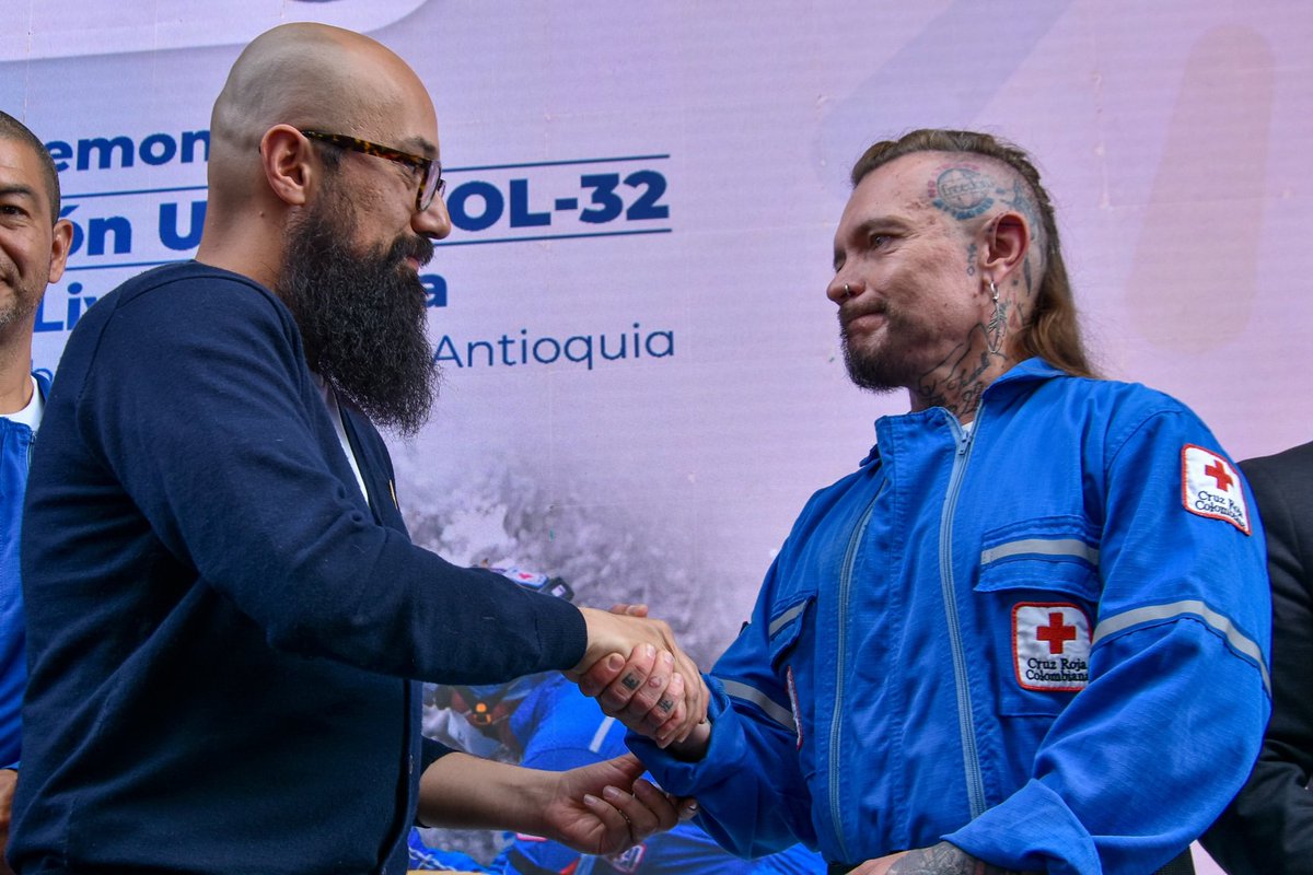 UNGRD's tweet photo. #AEstaHora se desarrolla la Ceremonia de Acreditación del equipo USAR COL-32 de la @cruzrojaAntioq.
El director general, @CarlosCarrilloA, acompaña este momento histórico en el que nuestro #ProgramaUSAR acredita al tercer equipo de la @cruzrojacol en el país.
👩🚒 Son 41 integrantes, 14 de ellas mujeres, que superaron 156 desempeños en un ejercicio de 12 horas continuas.
💪 ¡Seguimos fortaleciendo la capacidad de respuesta de Colombia!