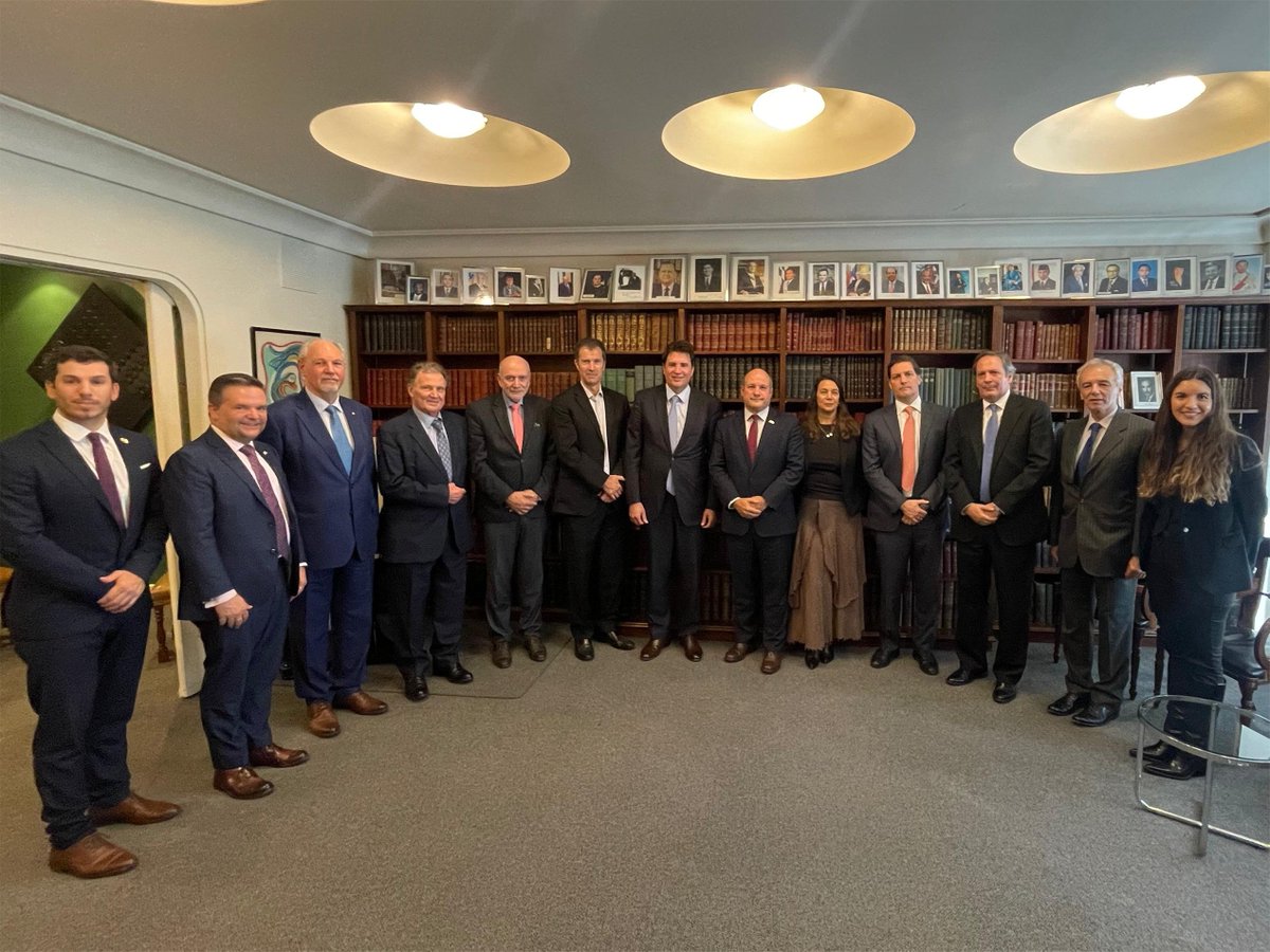 El CARI recibió al embajador de Canadá en la Argentina, Stewart Ross Wheeler, en un almuerzo de trabajo a cargo del presidente del Consejo, Francisco de Santibañes. En el encuentro, del que también participó el director de Relaciones Económicas con América del Norte de la