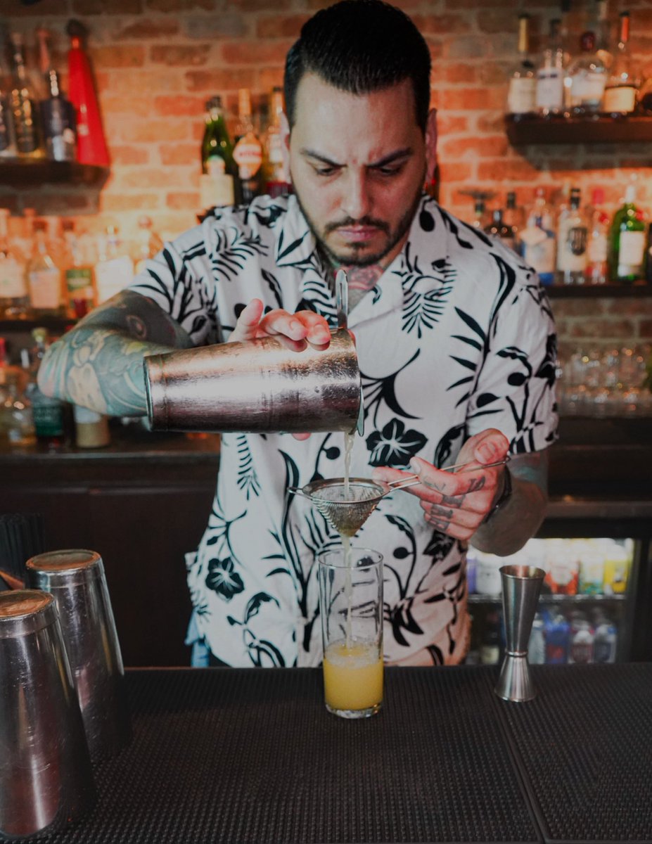 stevethemess's tweet photo. Ok nerds, I’m back, and these cocktails aren’t gonna drink themselves! You know where to find me, so let’s get it! 💚 

#TheGreenLanternSA #CraftCocktails #StoneOak #SignatureCocktails #TheGreenLanternSanAntonio https://t.co/77sKhteyrz