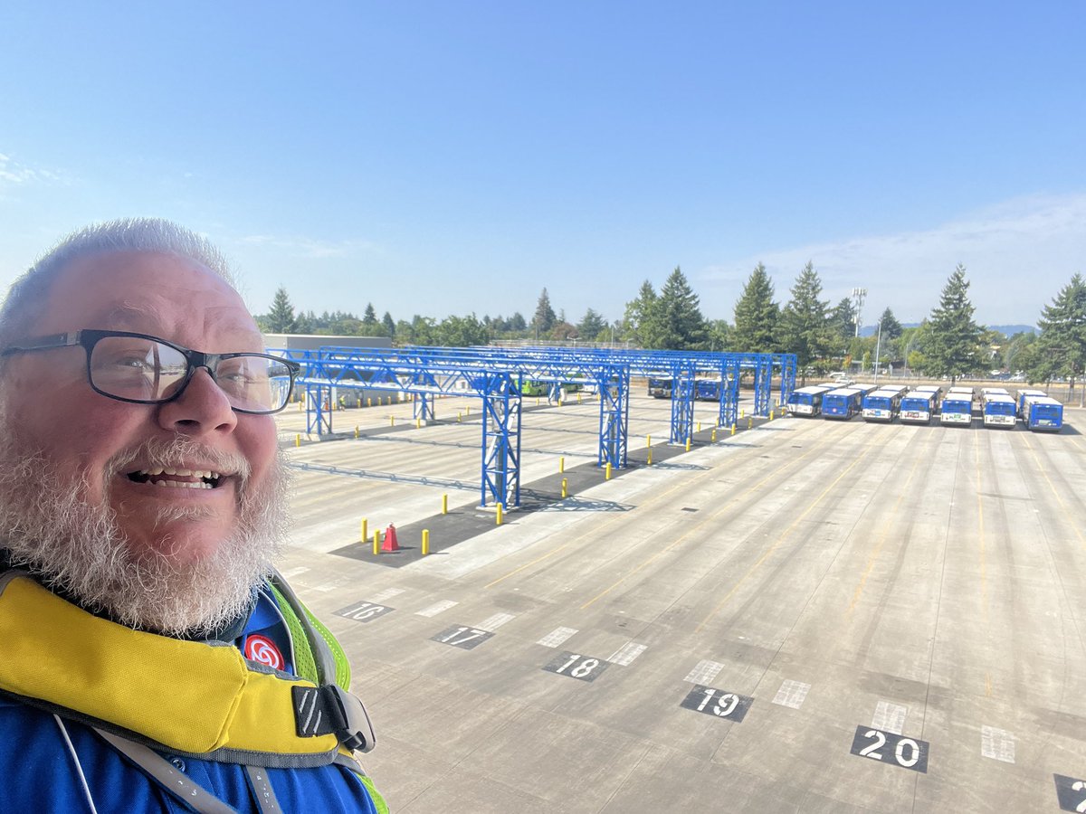 Let’s rock this day! <a href="/trimet/">TriMet</a> #Portland I don’t know what day it is but it feels like bus driving weather to me.