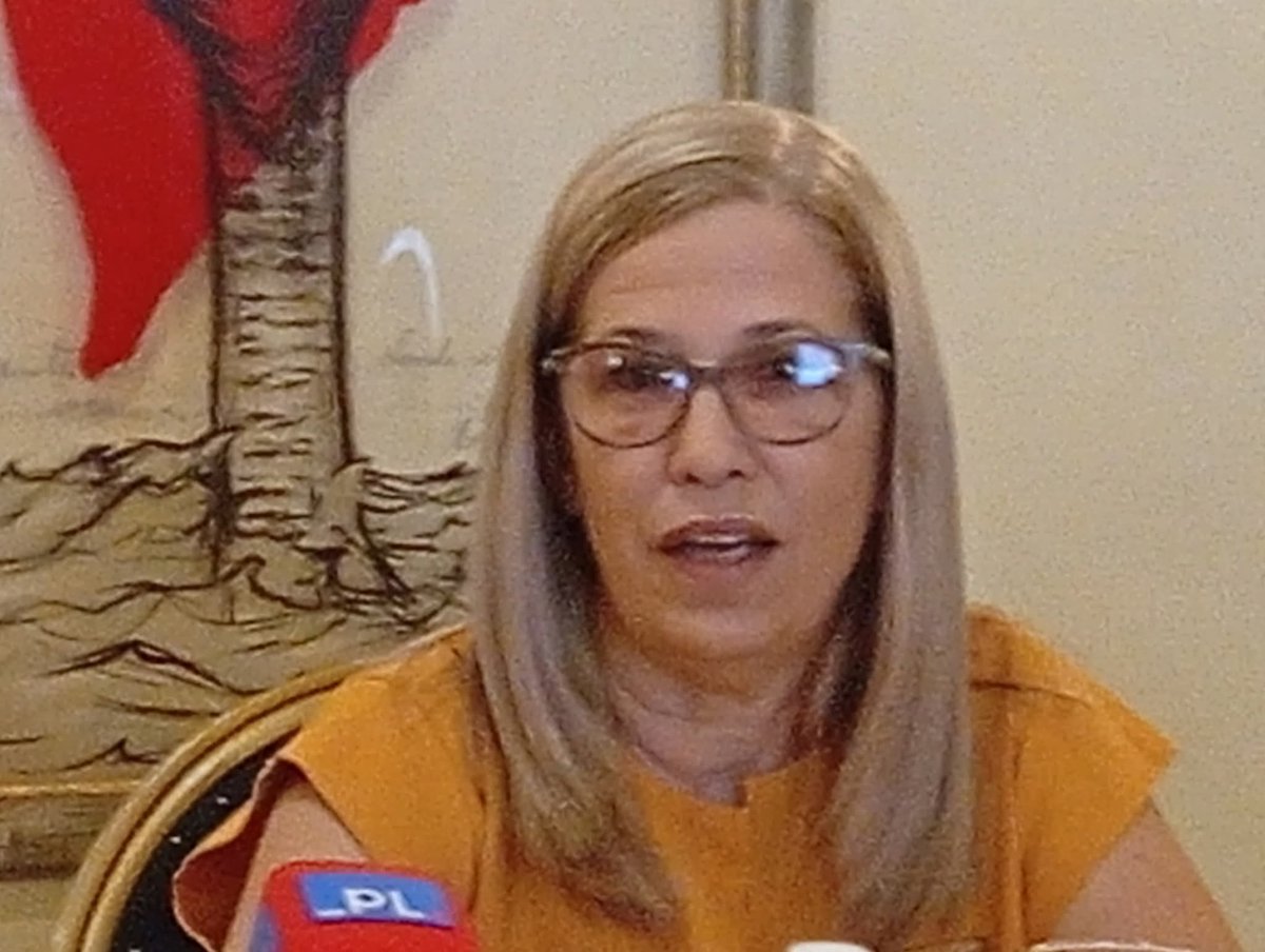 CubaturCuba's tweet photo. 🇨🇺¡Gran anuncio! #Cubatur presenta #ExpobodasHabana2025 👰💍 
Directora Diana Beatriz Olivera Rodríguez  reveló detalles en rueda de prensa:  
📅 4-6 sep 2025  
📍 Hotel Nacional de Cuba   
Prepárense para vivir una experiencia única llena de inspiración, negocios y mucho amor! https://t.co/EG0c6EecVj