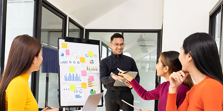 online_HBS's tweet image. Here's what brand repositioning is, why it matters for brand health, and how to apply it effectively to secure a leading market position: hbs.me/m72ehrff

#BrandValue