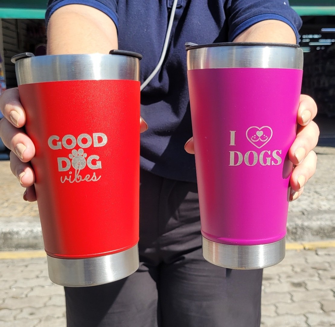 abrigojoaorosa's tweet image. Você sabia que cada produto da nossa lojinha aj cuidar de mais de 100 vidinhas? 🐶💕

Isso mesmo! Não é exagero — cada compra faz diferença de verdade! E o melhor: 100% do valor arrecadado é revertido para os cuidados dos nossos cães! 🐾