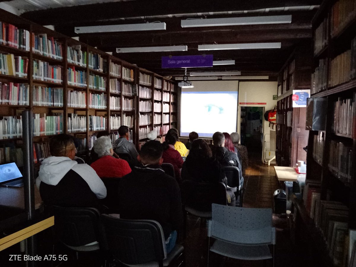 🎬 En la Biblioteca Pública FUGA disfrutamos de la película Matrioshka y tuvimos la oportunidad de conversar con su director, Jorge Forero.
