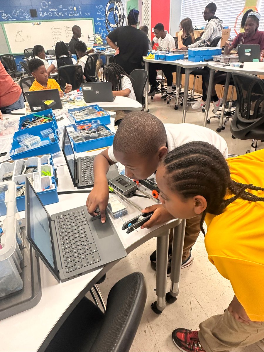 Anne Williamson tweet media