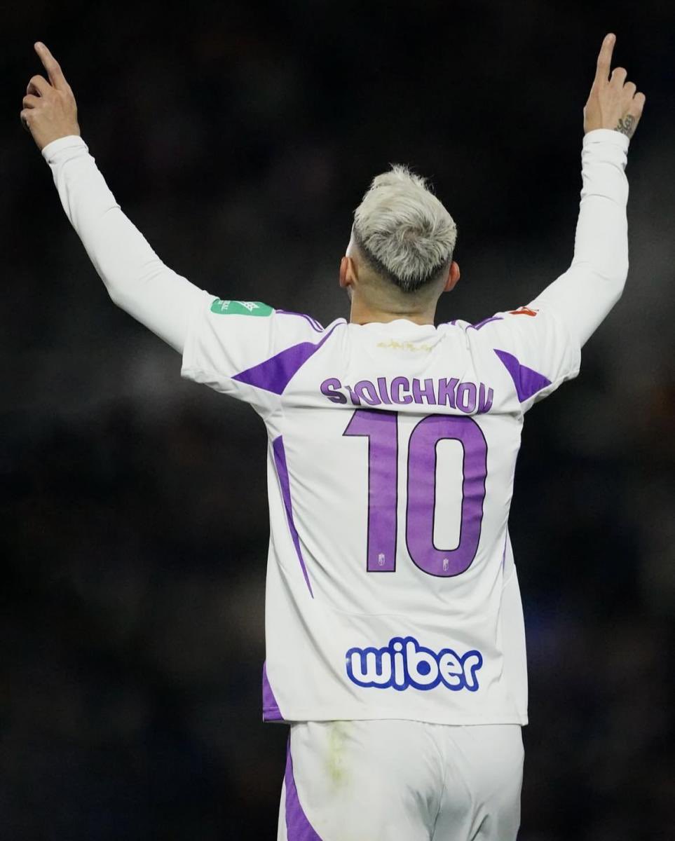 Te gastas 2.5 kilos hace siete meses en él, rechazas venderlo por 2.2 hace unos días y ahora lo cedes (con 31 palos) para traerte otro muerto. El Granada está rodeado de inútiles. Imposible hacerlo peor. Qué fatiga más grande de gente.