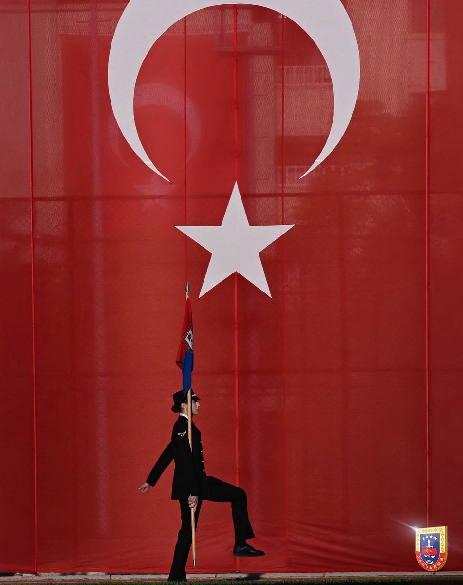 Al bayrağın gölgesinde attığınız her adım, ecdadın izidir!🇹🇷🫡

Vatan nöbetine hoş geldiniz!
Jandarma ocağına hoş geldiniz!
📍Ankara JSGA