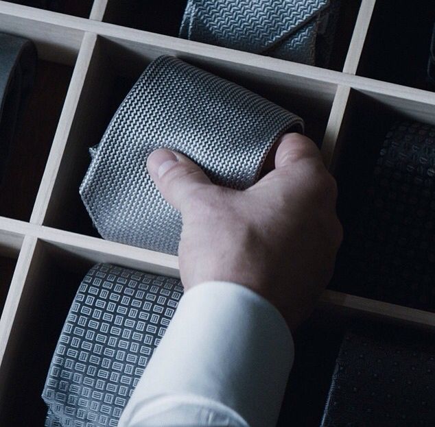w4ltmeister's tweet photo. fifty shades but with him https://t.co/upnp5bHsIU
