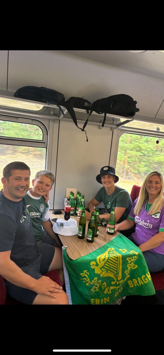 HibernianRetro's tweet image. Hibs in Warsaw 💚
  @danielbaxter09