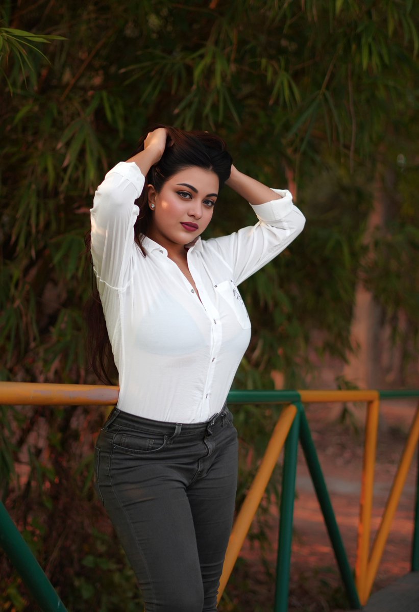 godhulihere's tweet photo. #curvywomen #curvyfasion #curvygirl #curvyindian https://t.co/KmFsJMIsrF