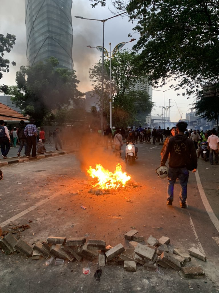 Likeone_'s tweet image. ACAB !!!