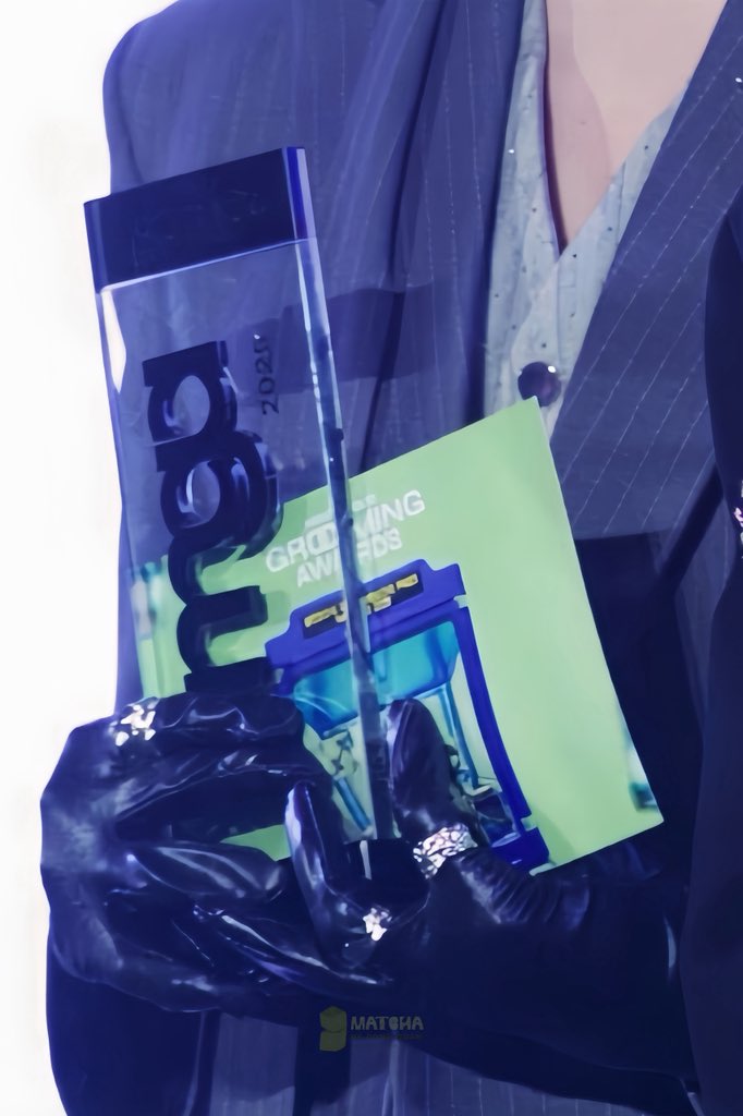 matchanehdq's tweet photo. 250827 || ĐÔNG QUAN x GMAs 💫

Cầm cúp iu quá í 😖

#HODONGQUAN #QUANderful #TanBinhToanNang #ShowItAllVietNam #MensFOLIOVietnam #GroomingAwards2025 https://t.co/biepWQS2g8
