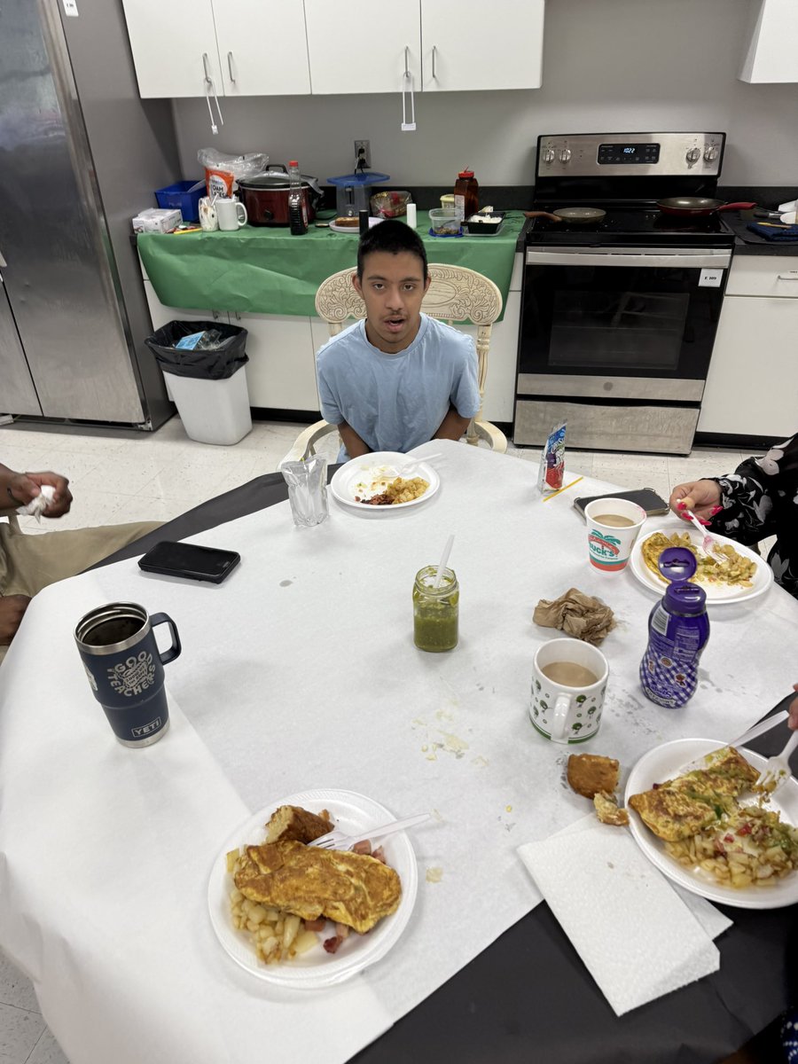 CoachBeaven's tweet photo. This morning here at the Empire in the FLS students learned how to make omelets. Each whisked their own eggs &amp; selected their desired ingredients. @EDAztecs_HS #ALLin https://t.co/xw9vIpPnP9