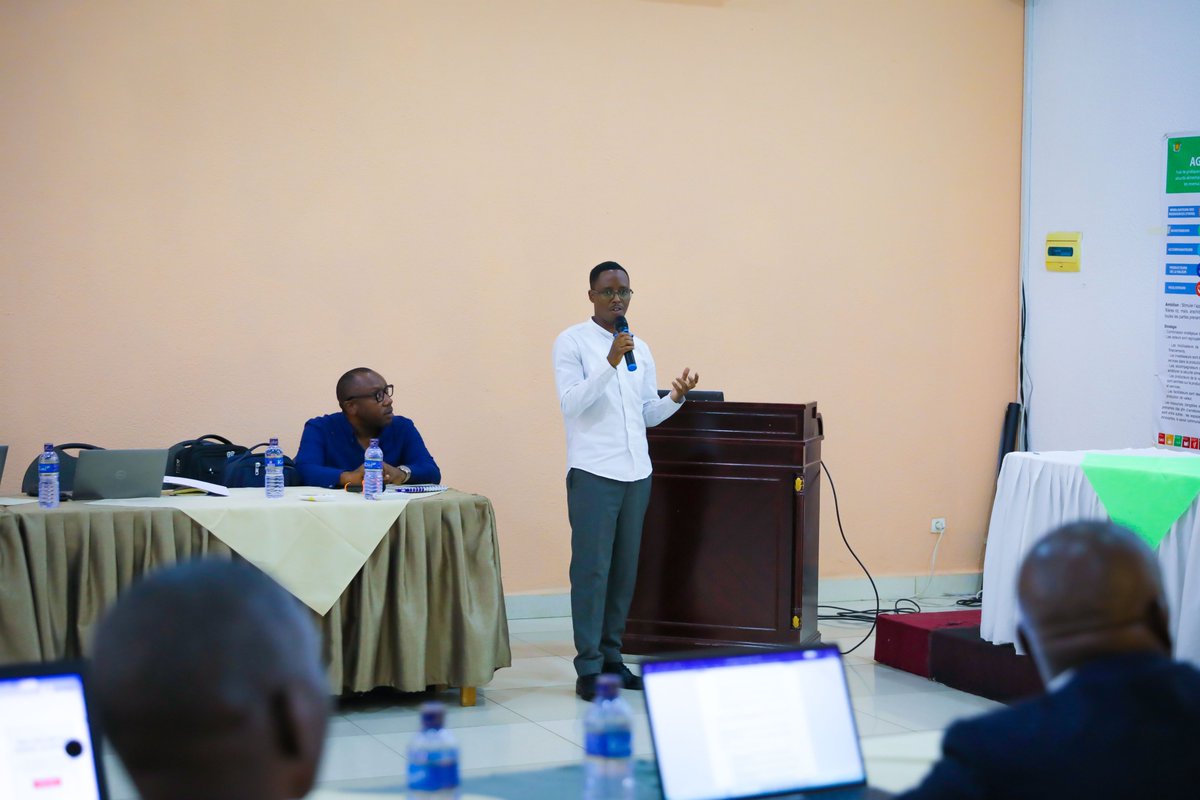 PNUDBurundi's tweet photo. 🌱Atelier de validation pour le modèle "#AgriLink" avec les différents acteurs et partenaires. Cette Initiative innovante combinera les différents acteurs &amp; les ressources pour des systèmes #alimentaires plus inclusifs &amp; résilients au changement climatique au #Burundi https://t.co/rJQF7bG9lu
