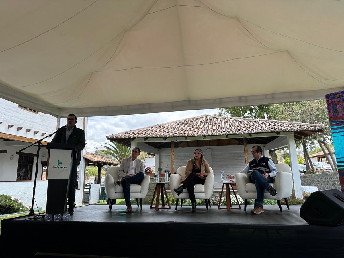 eduardopenah's tweet photo. Estoy profundamente agradecido de estar en la Quinta Macají, un centro de excelencia en agroproductividad, y de compartir con expertos y líderes en el sector agrícola. 
Es un privilegio poder contribuir y aprender de las mejores prácticas y experiencias que se desarrollan en este espacio.

La agroproductividad es clave para el desarrollo sostenible de nuestro país, y es fundamental que trabajemos juntos para impulsar la innovación, la eficiencia y la competitividad en el sector.