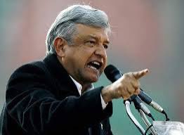 RaulVera63's tweet photo. Columna Vertebral 
Raúl Vera
Los zapes al misógino de Noroña y la violencia; herencia de AMLO.

La violencia no comenzó ayer, es producto de la violencia verbal de AMLO, que se la pasó insultando a medio mundo, hasta a sus amados chairos, cuando dijo que les daba croquetas… y lo peor, la violencia física, el sexenio de AMLO es el más violento de nuestra historia con cerca de 200 000 asesinatos.
Alito Moreno y Noroña nos dieron el termómetro del nivel de la real política mexicana. Noroña que representa a una mayoría que se comporta como si fuera la minoría, con la violencia verbal heredada del mitin callejero. 
Noroña, que es un misógino consumado, acusó a Azucena Auresti de tener un departamento de trece millones de pesos, con la intención de disimular el costo de su residencia, que dice es un crédito hipotecario, lo raro es que los bancos no dan créditos a propiedades ejidales, y Tepoztlán conserva la figura de ejido, Azucena le contestó y le llamó, Noroña simplemente se escondió. 

Alito que es un símil de MORENA, mitómano, corrupto y bueno para el trompo, no sé porque no está en MORENA, cumple con todo el perfil de militante de esa secta, pasó de ser el malo de la película, a héroe nacional, en redes todo mundo celebraba los empujones que le dio a Noroña ¡increíble! 
Espectáculos como estos seguiremos viendo, un escandalo tapa otro escádalo,  los zapes de Alito, taparon el escandalo de la mansion de Noroña…lo mejor de todo fueron los memes en la redes sociales…